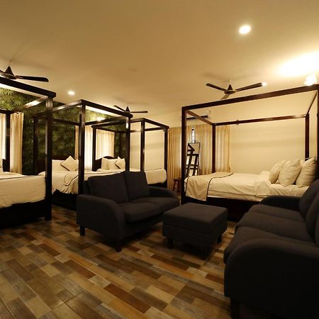 Brown Town Resort & Spa Hyderabad Esterno foto