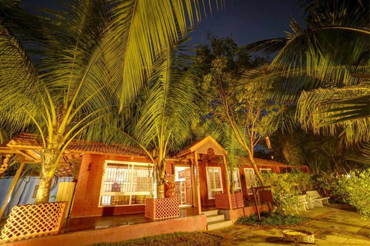 Brown Town Resort & Spa Hyderabad Esterno foto