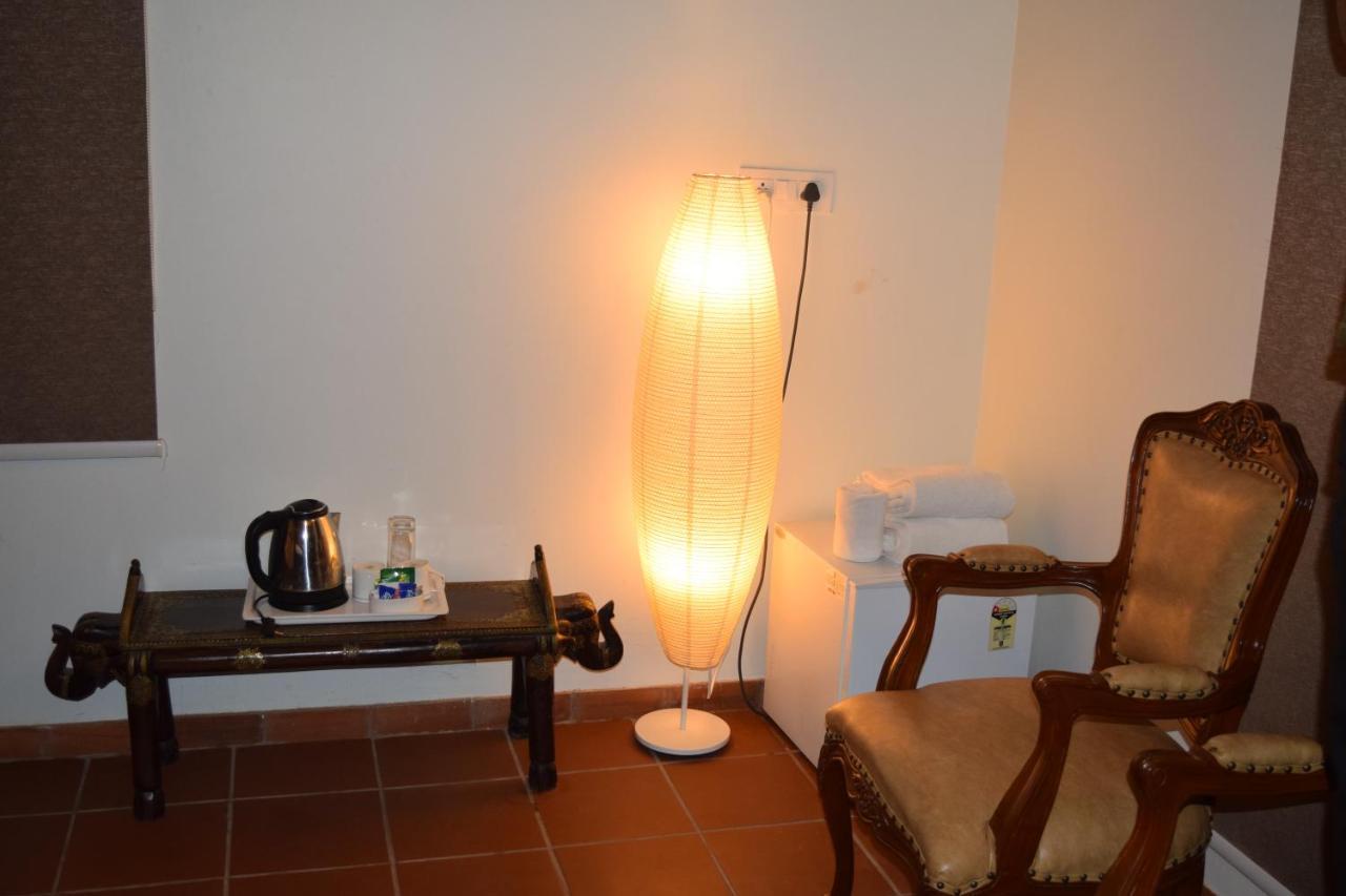 Brown Town Resort & Spa Hyderabad Esterno foto