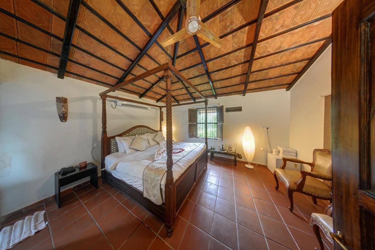 Brown Town Resort & Spa Hyderabad Esterno foto