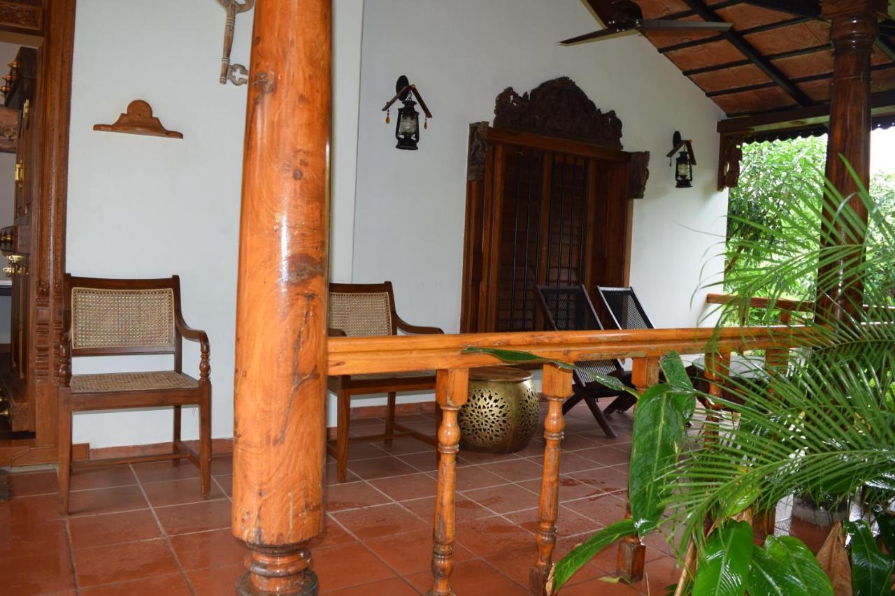 Brown Town Resort & Spa Hyderabad Esterno foto