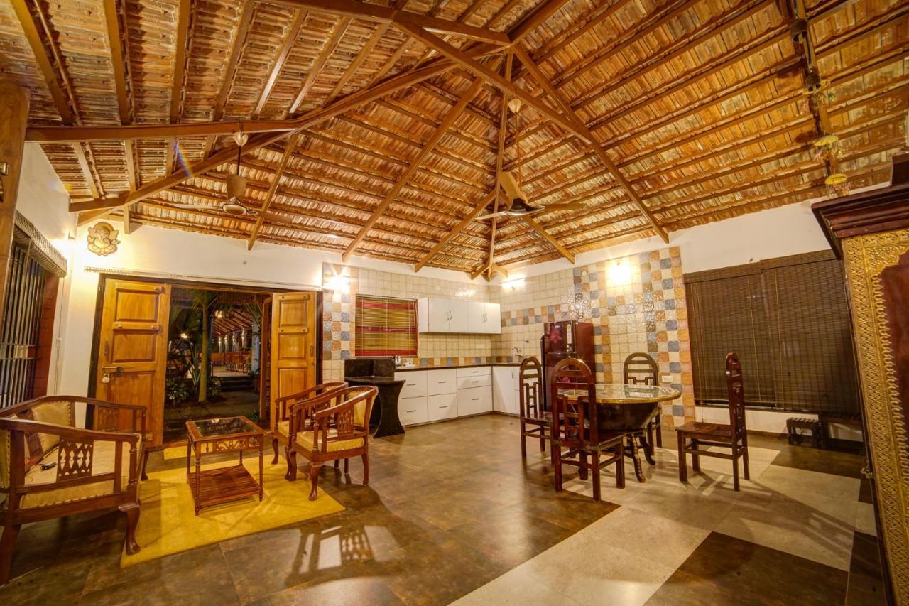 Brown Town Resort & Spa Hyderabad Esterno foto