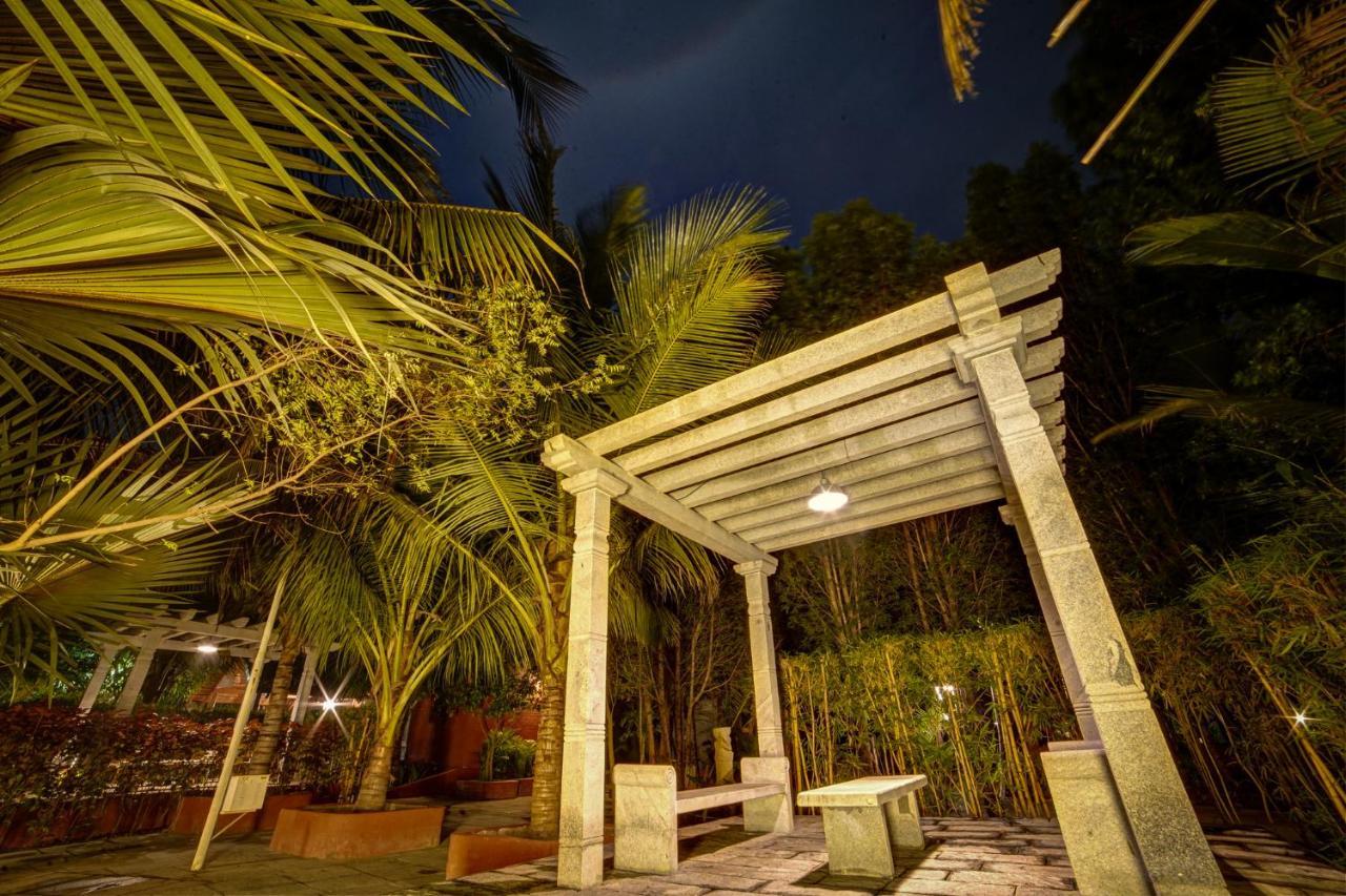 Brown Town Resort & Spa Hyderabad Esterno foto