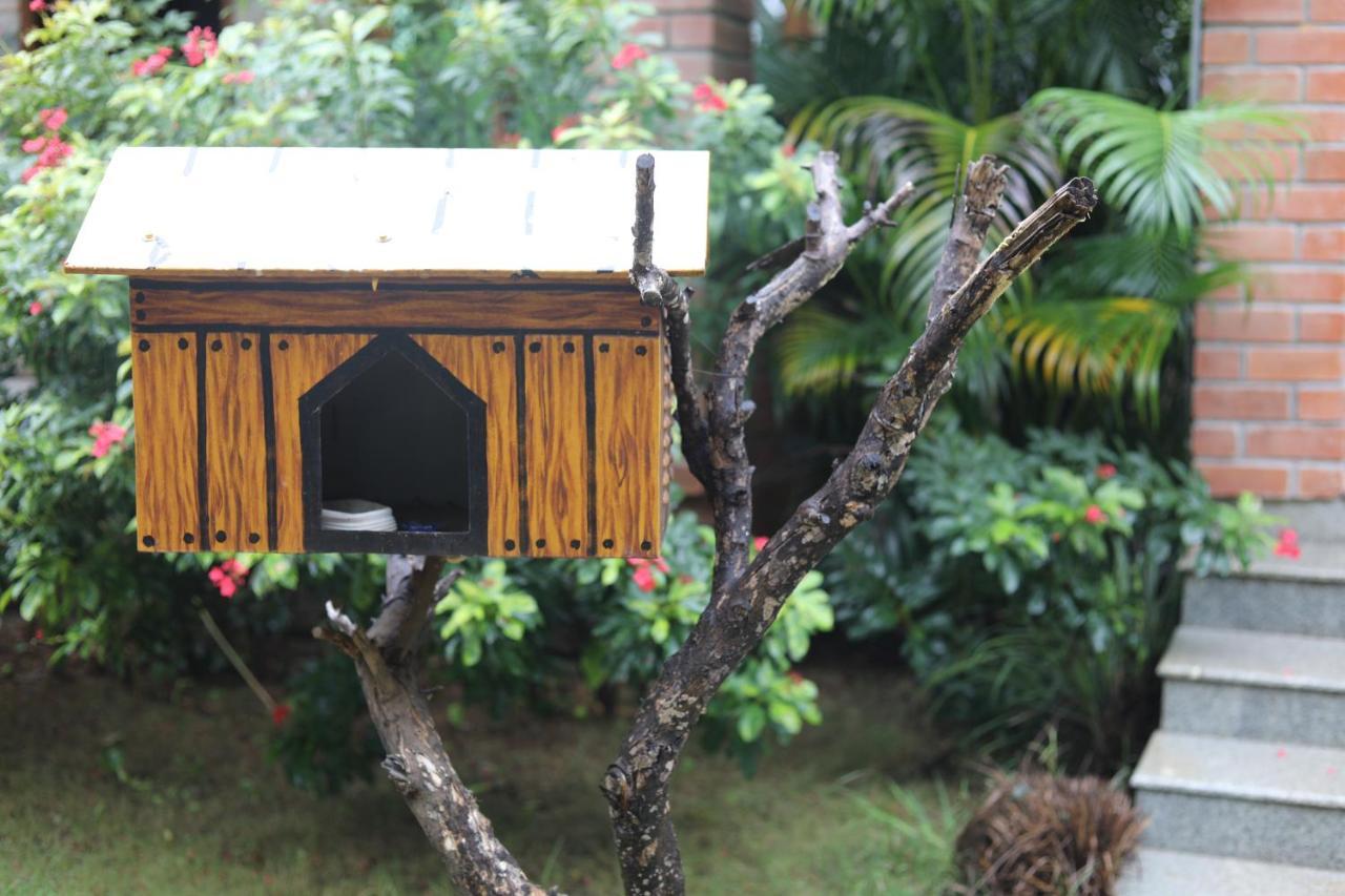 Brown Town Resort & Spa Hyderabad Esterno foto