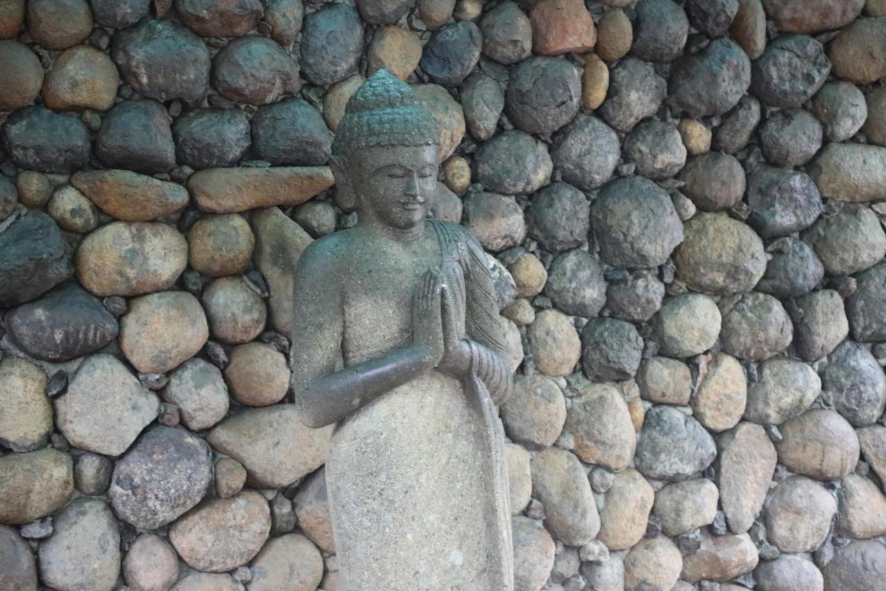 Brown Town Resort & Spa Hyderabad Esterno foto
