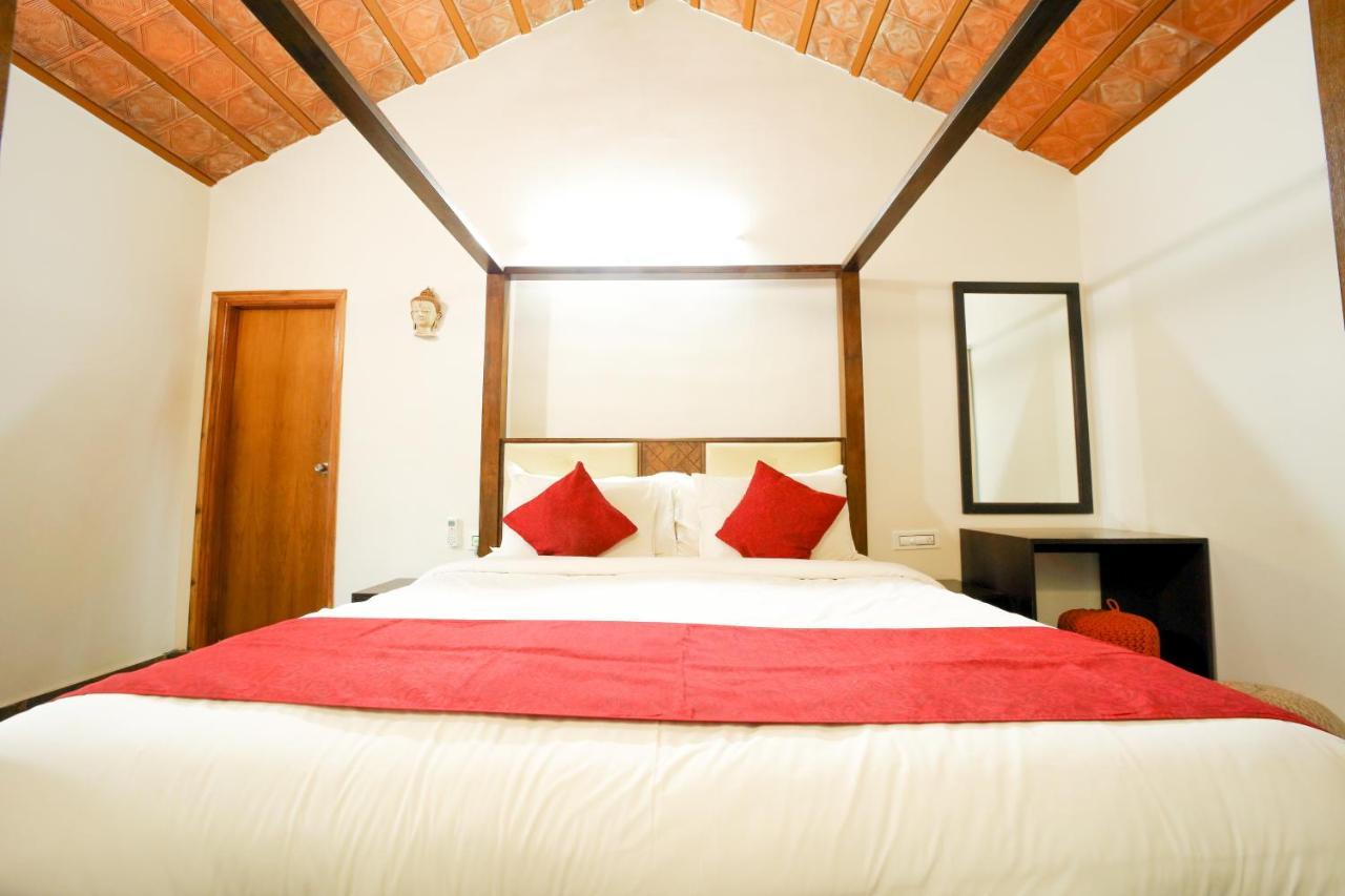 Brown Town Resort & Spa Hyderabad Esterno foto