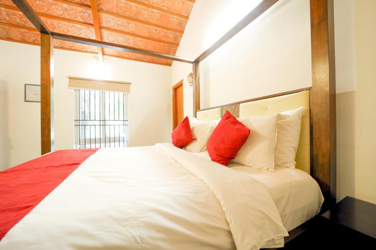 Brown Town Resort & Spa Hyderabad Esterno foto