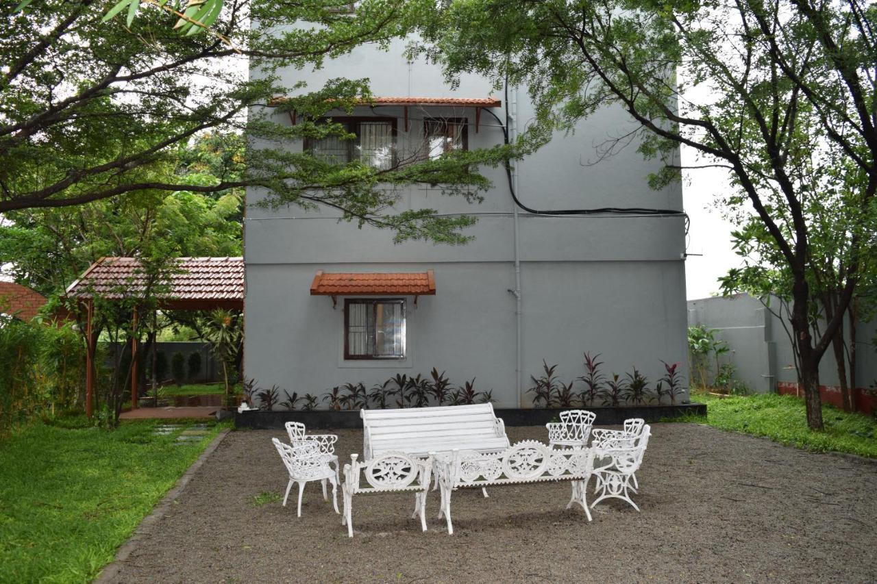 Brown Town Resort & Spa Hyderabad Esterno foto
