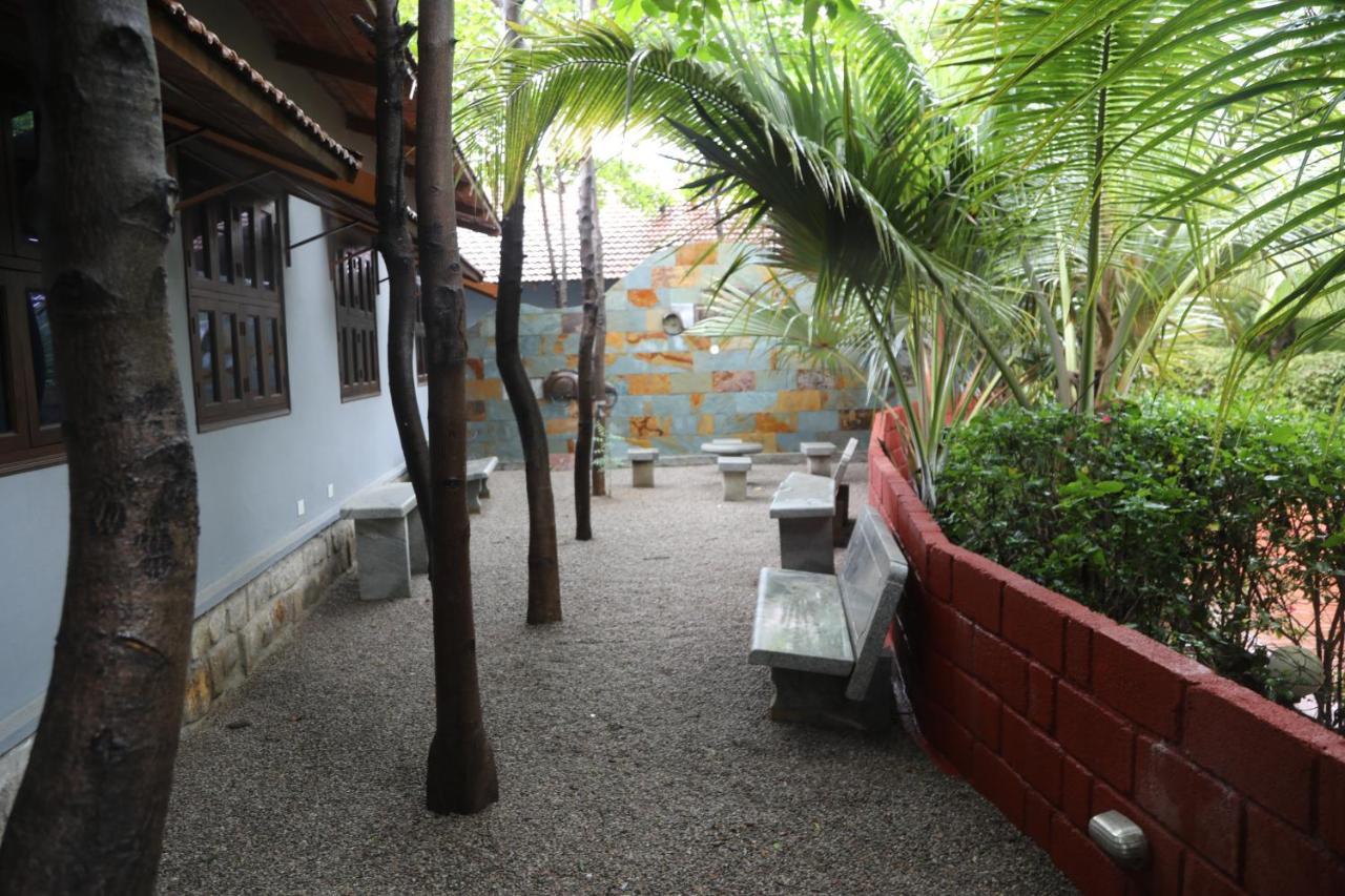 Brown Town Resort & Spa Hyderabad Esterno foto