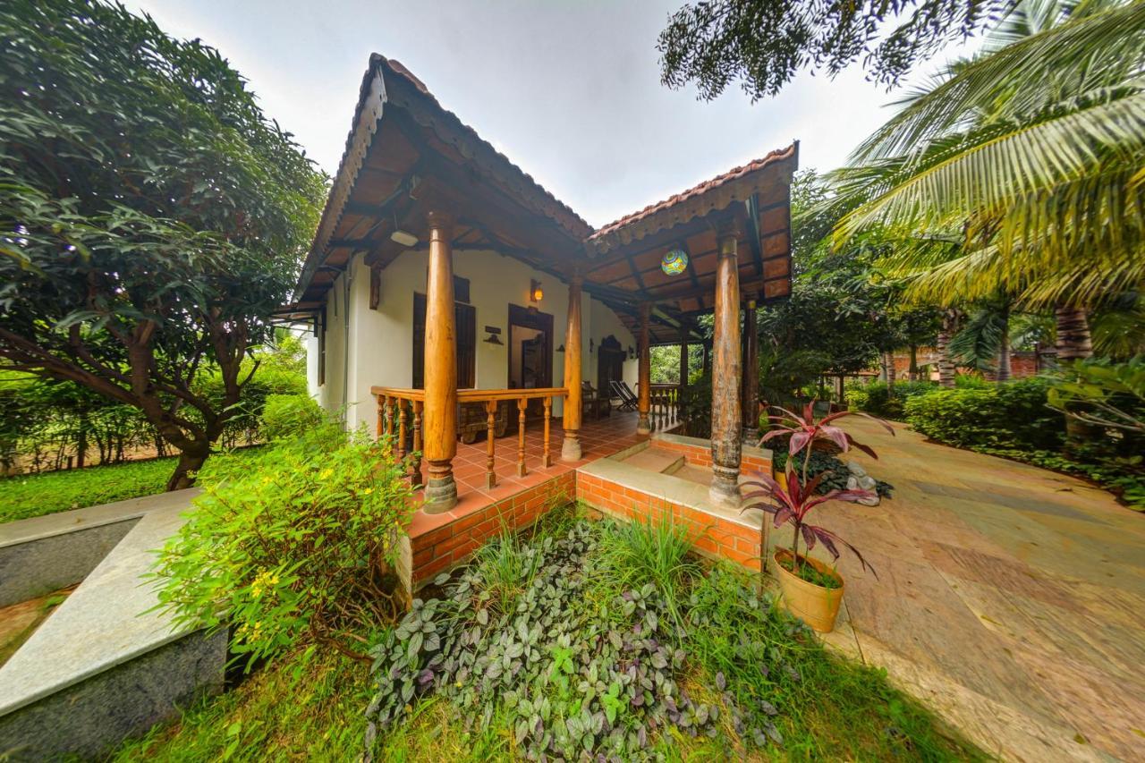 Brown Town Resort & Spa Hyderabad Esterno foto