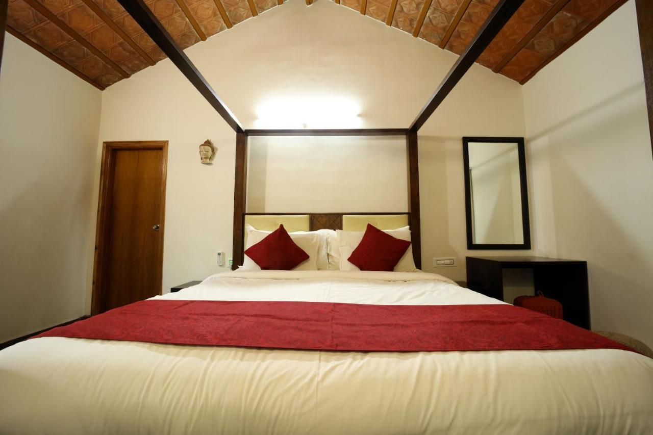 Brown Town Resort & Spa Hyderabad Esterno foto