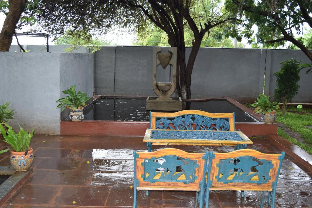 Brown Town Resort & Spa Hyderabad Esterno foto