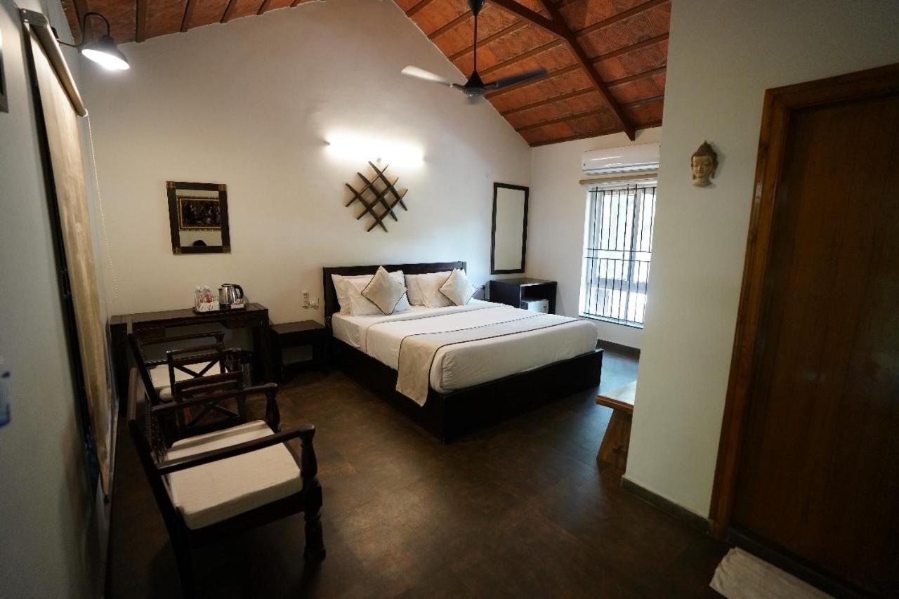 Brown Town Resort & Spa Hyderabad Esterno foto