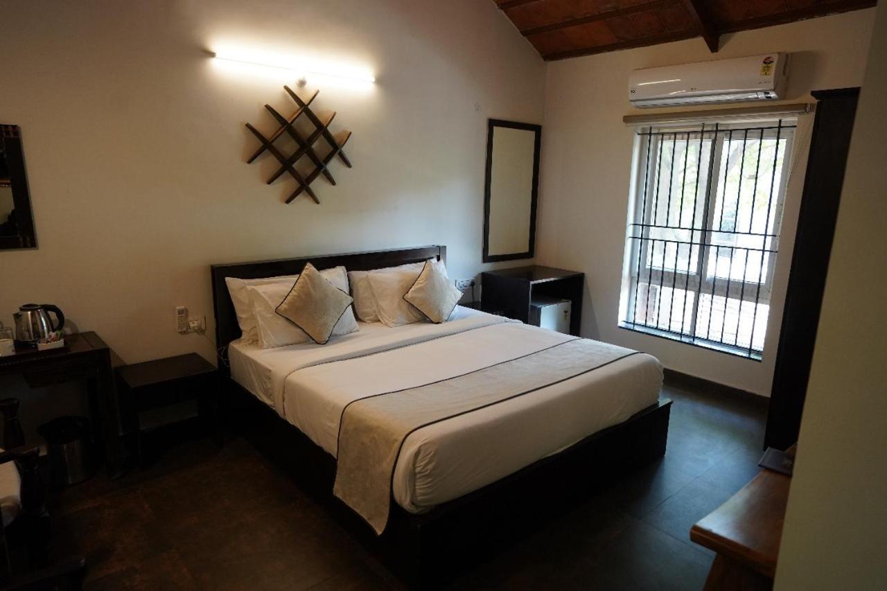 Brown Town Resort & Spa Hyderabad Esterno foto