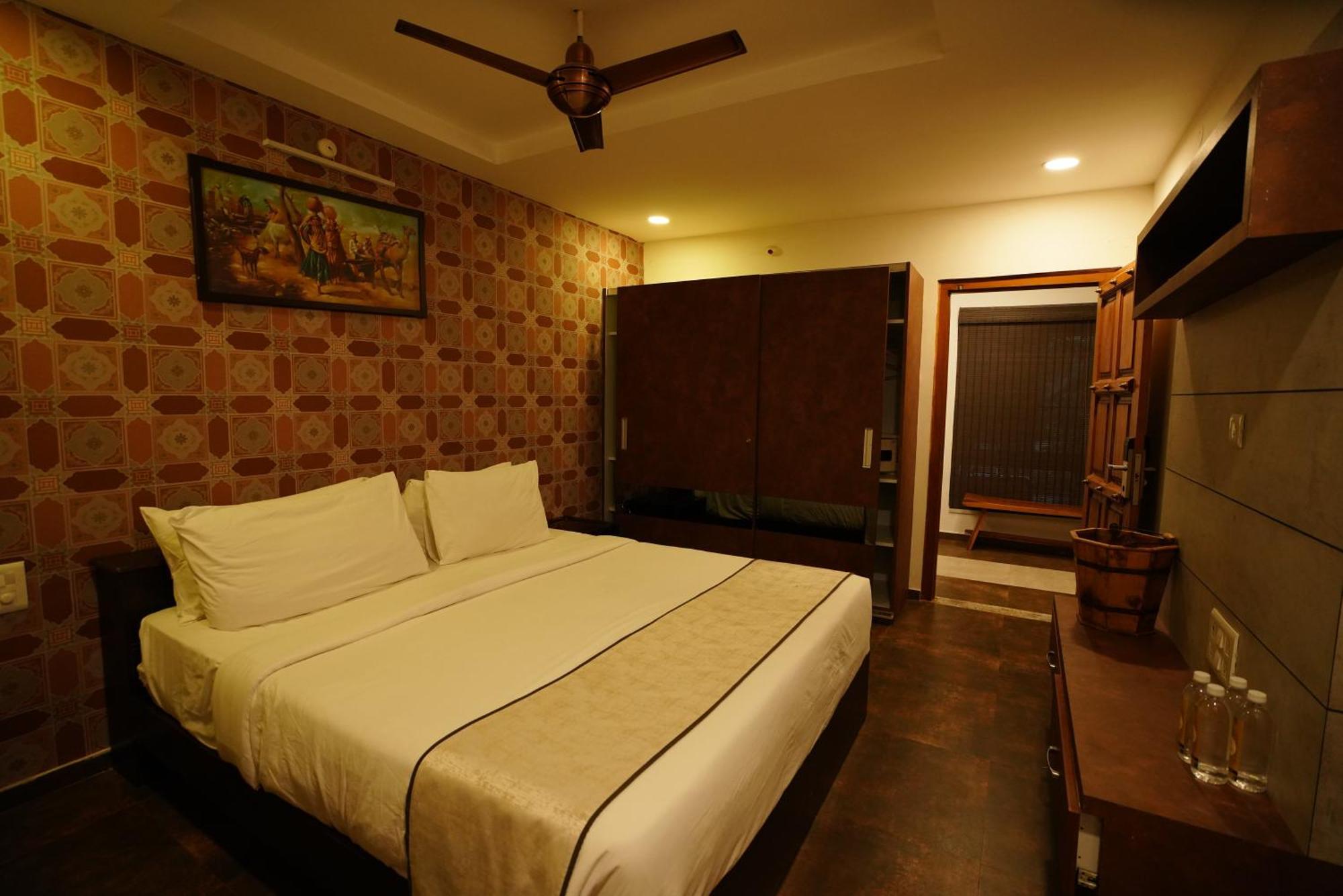Brown Town Resort & Spa Hyderabad Esterno foto
