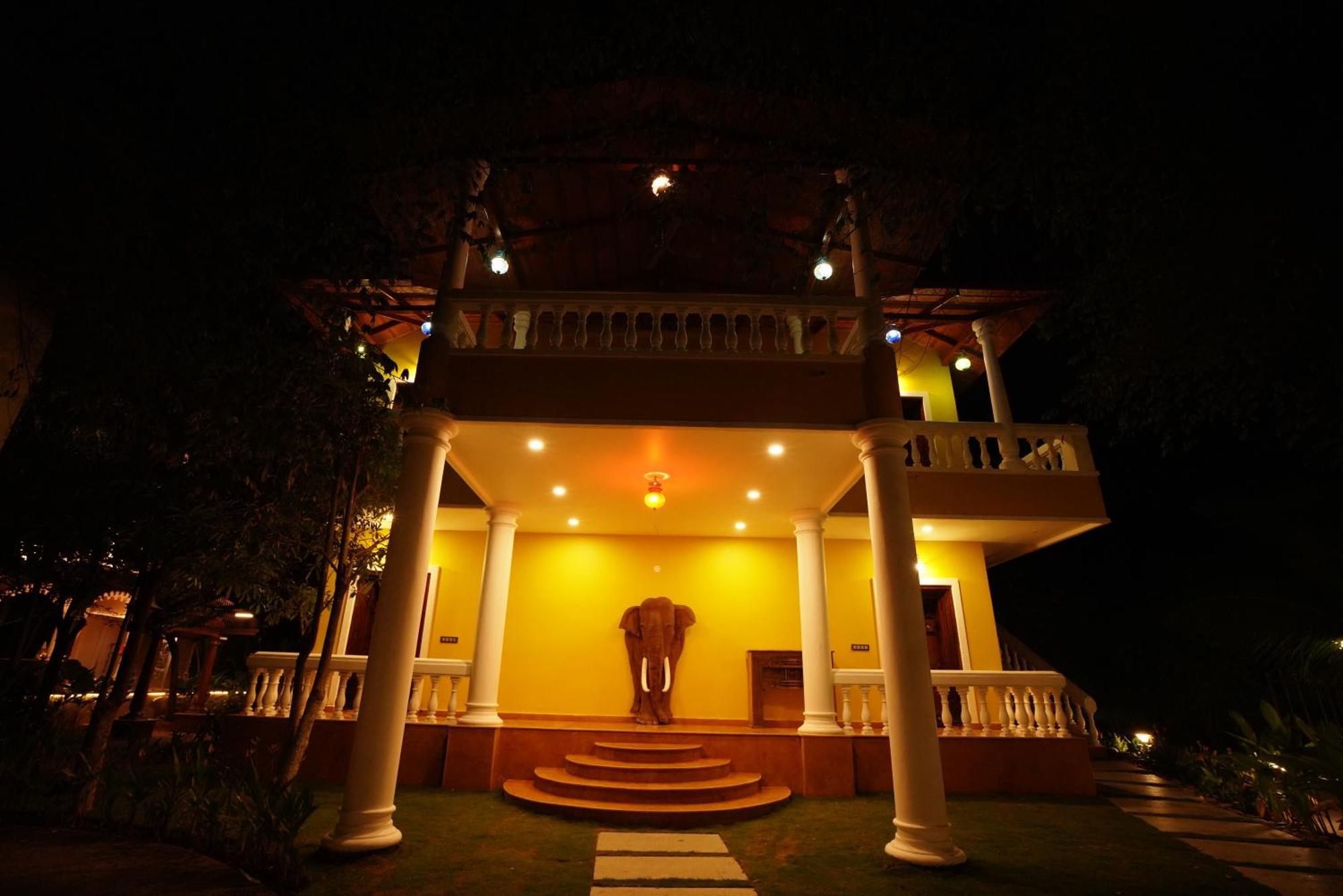 Brown Town Resort & Spa Hyderabad Esterno foto