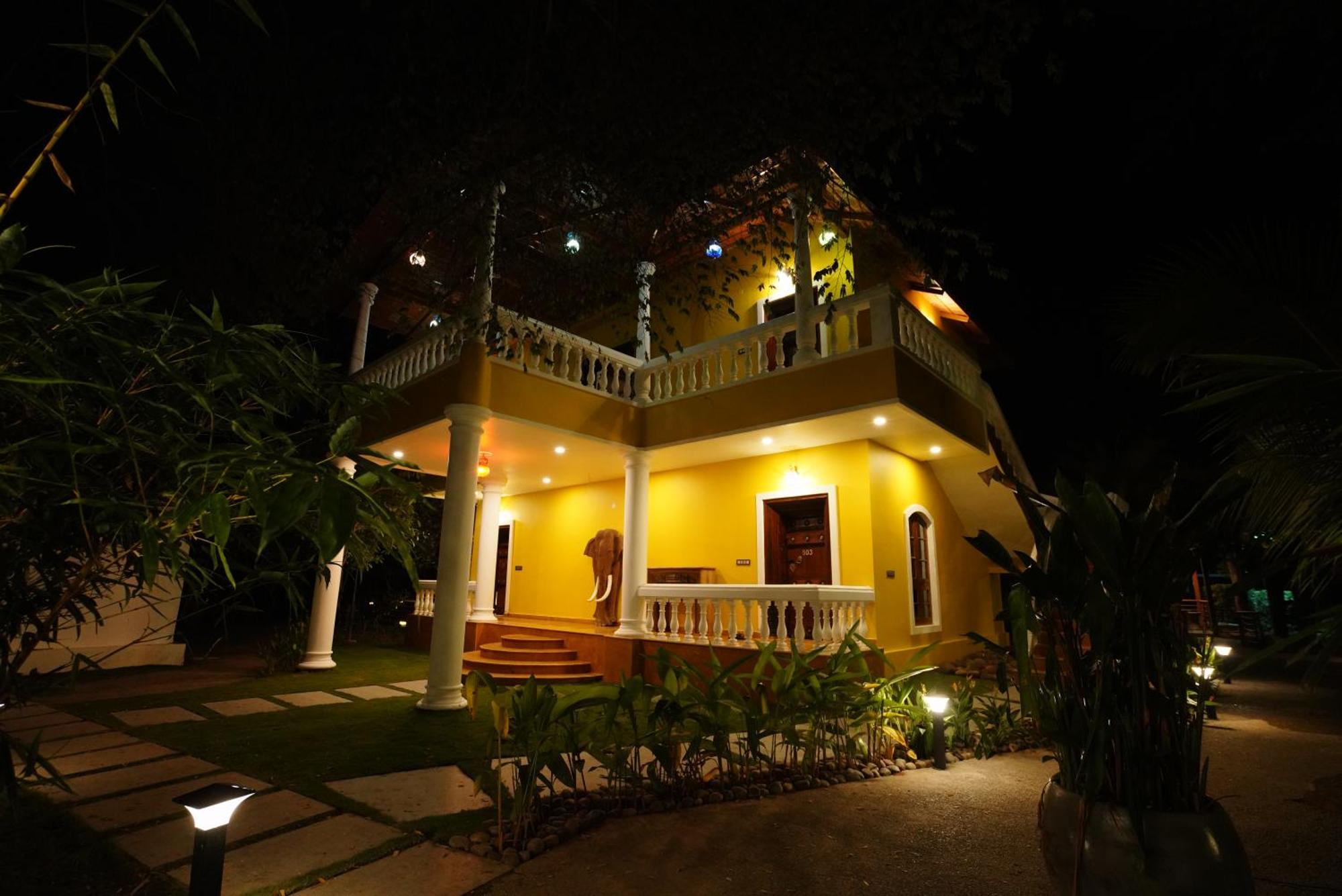 Brown Town Resort & Spa Hyderabad Esterno foto